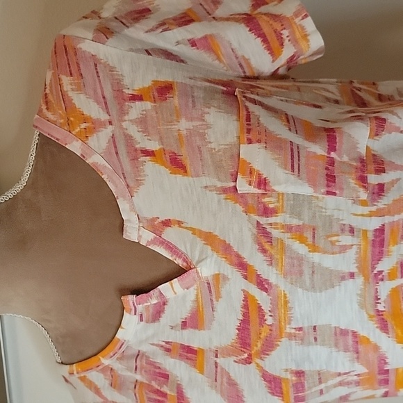 Chico's V-Neck, Single Pocket Tee. White with Pinks and Oranges, EUC, NO SIZE - Picture 2 of 9